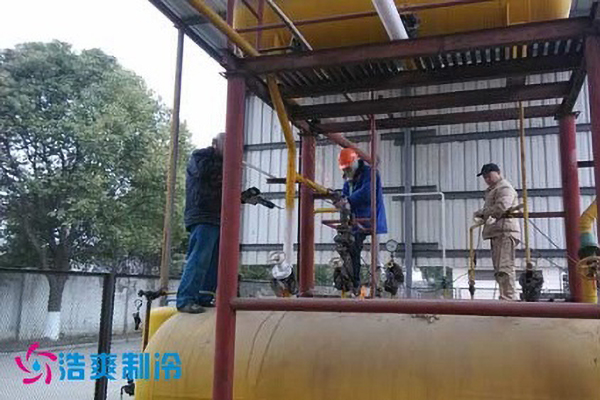 圖示:大娘冷庫改造舊設(shè)備的拆除